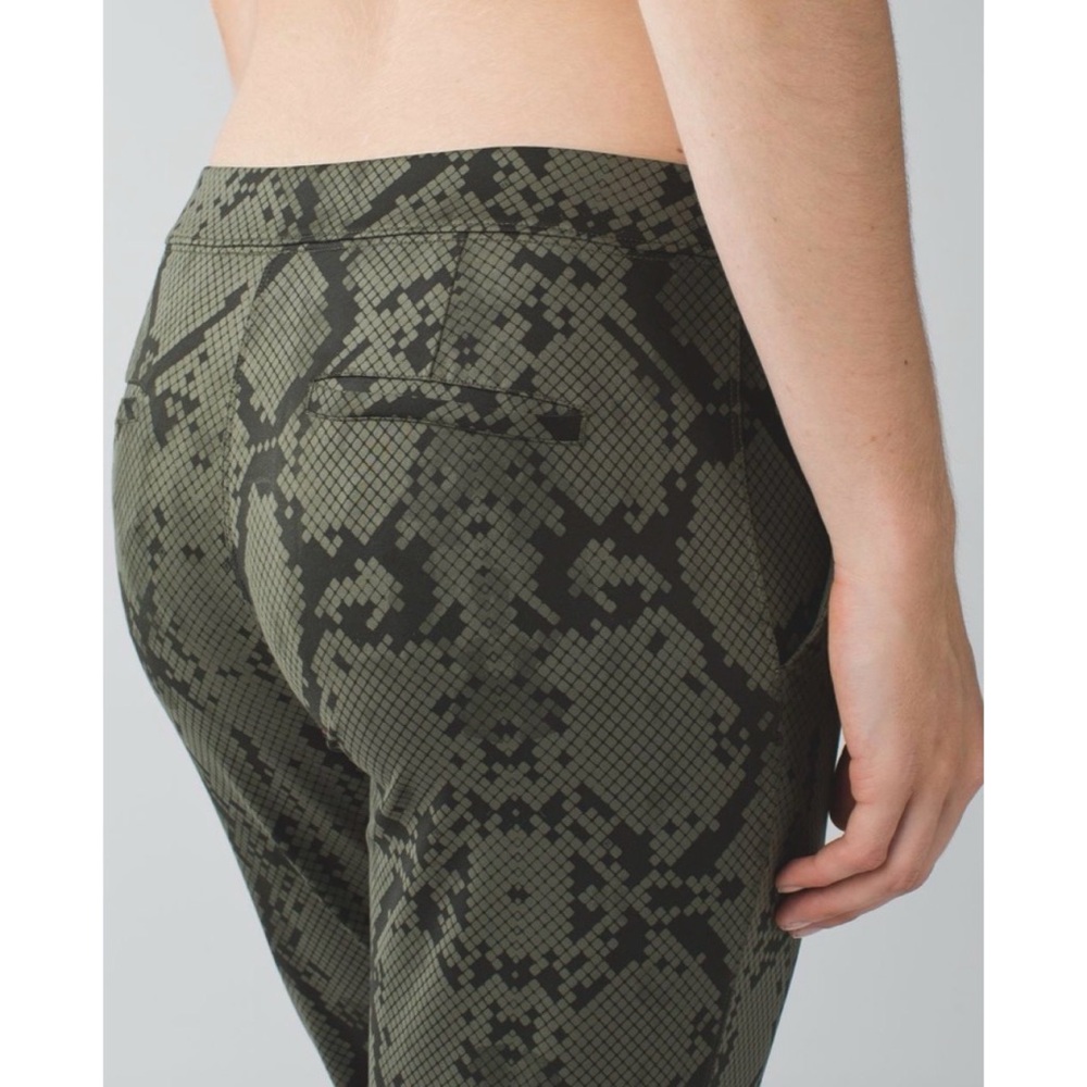 Lululemon Jet Crop (Slim) *Luxtreme Ziggy Snake Fatigue Green Gator Green 4 - Picture 6 of 10